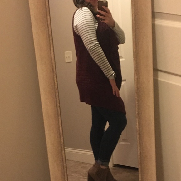 Vanity Waterfall Knit Vest - Picture 3 of 8